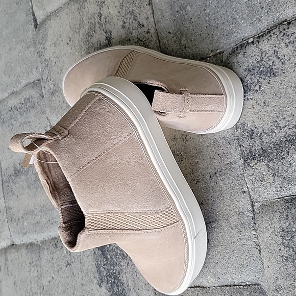 TOMS Women's Hightop Suede Sneakers Ortholite BRYCE Size 6 - NWT - Picture 3 of 7